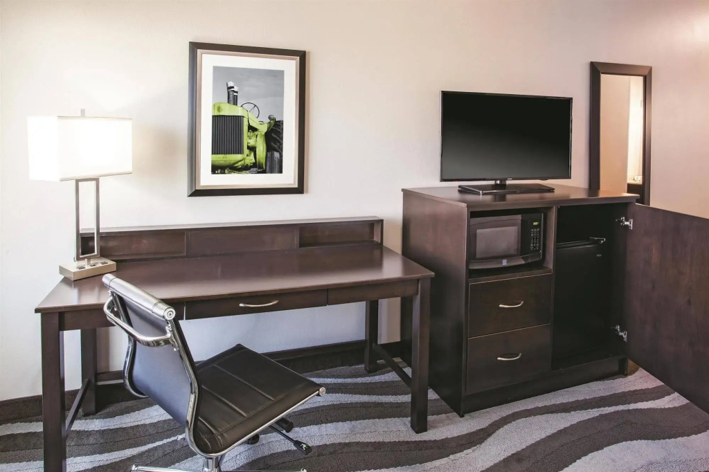 Отель Fairfield Inn & Suites by Marriott Cedar Rapids North