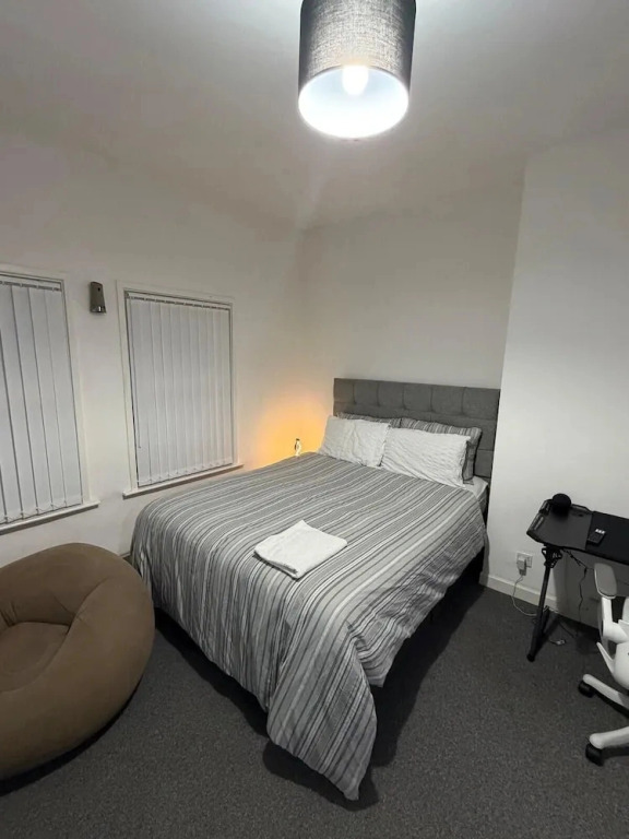 Kensington Studio, 3rd-floor City Base