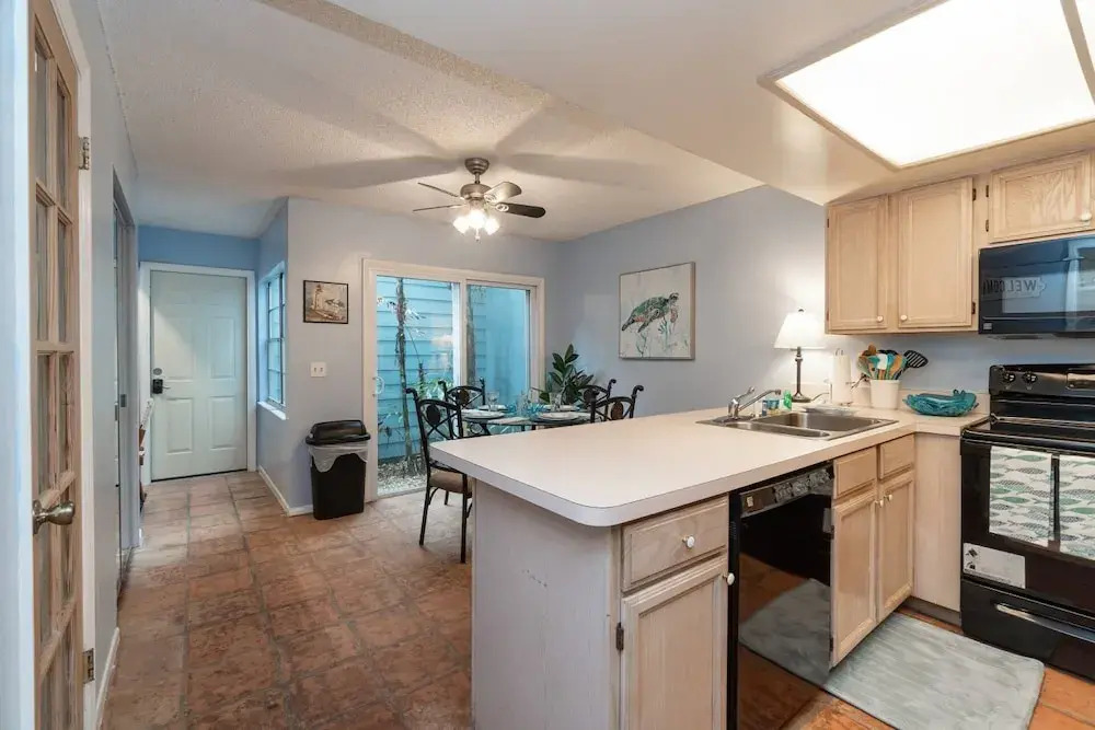 New Smyrna Beach Townhouse/flagler Ave/beach/walk Everywhere and Pet Friendly!