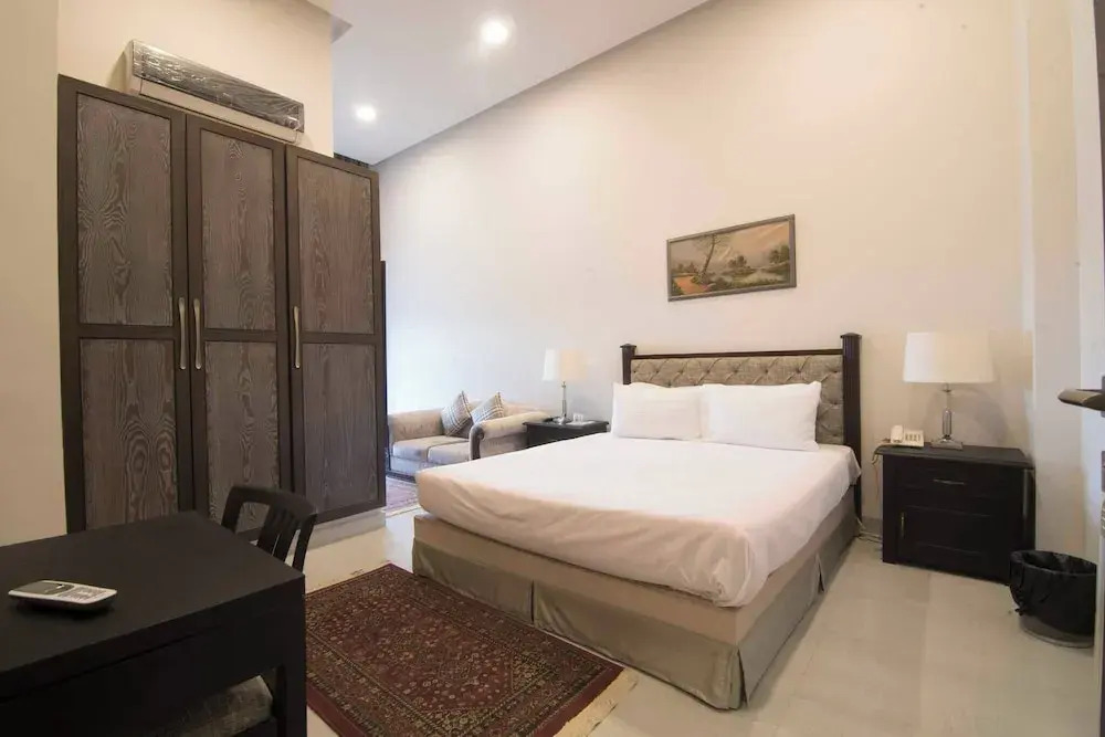 Room-cozy Guest Room F-7 Markaz Islamaba