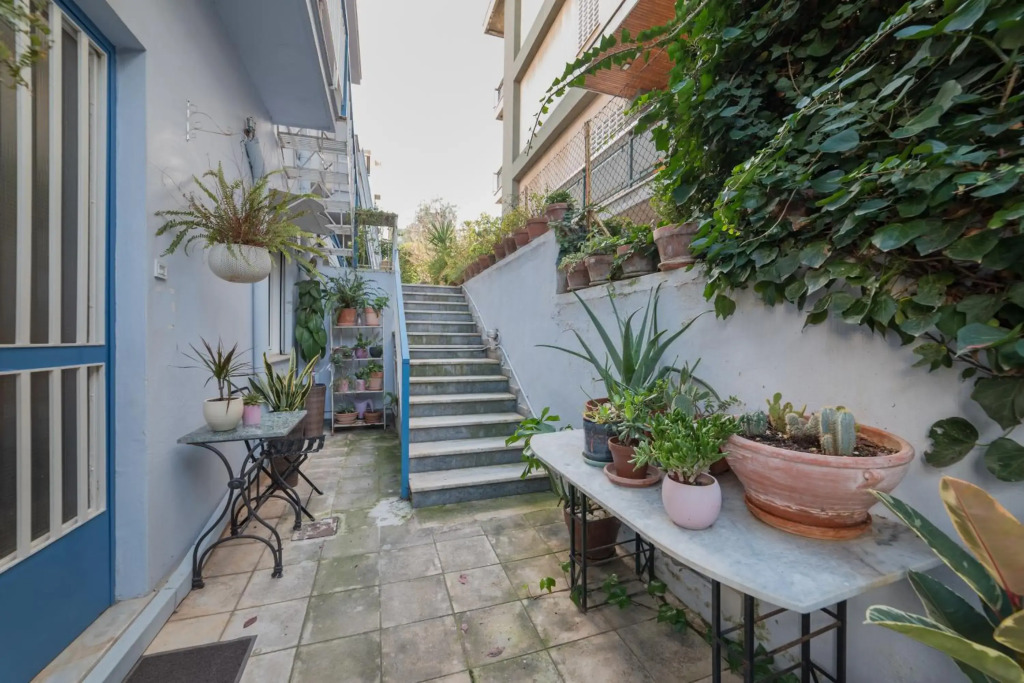 Vintage-style Garden Apartment