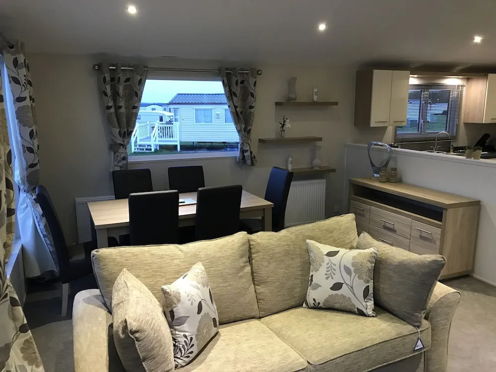 Luxury Lodge Embo