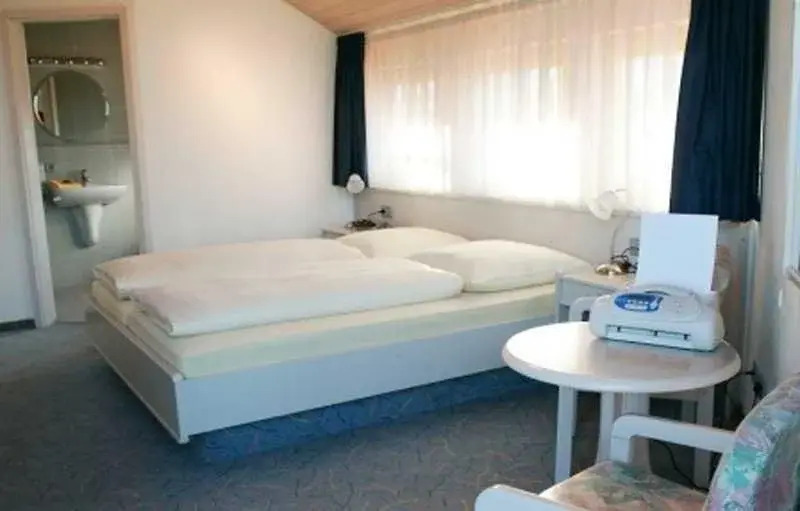 KRYSTALL Hotel