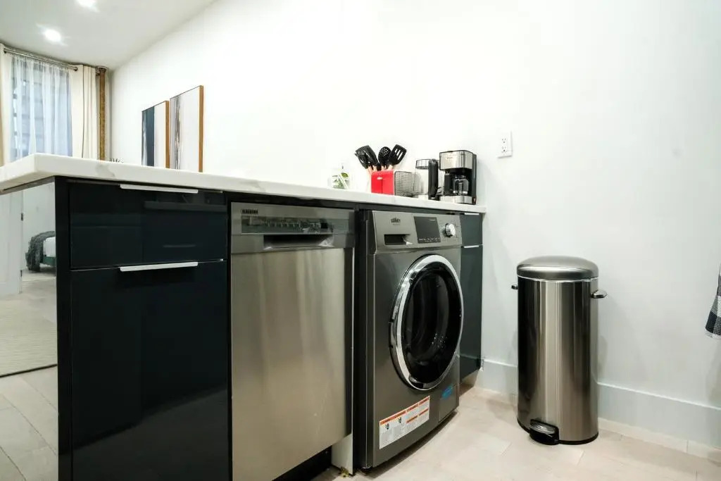 317-2d Brand New Modern 1BR W D Near Central Park