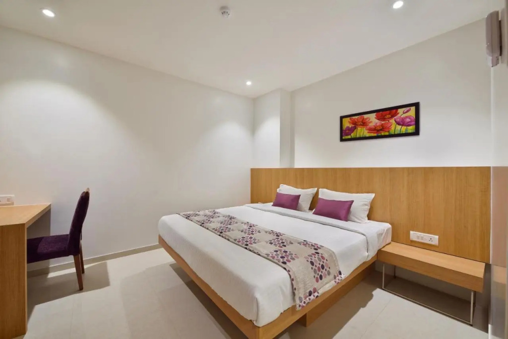 Hotel Leafio-Near Airport