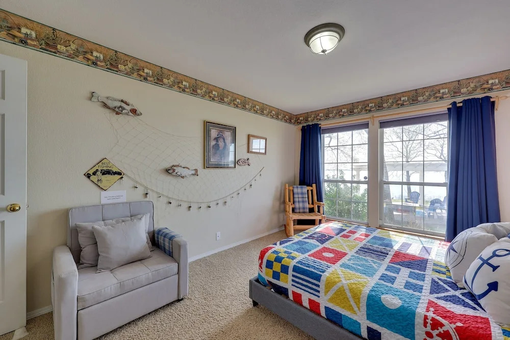 Lakefront Home w/ Shared Boat Ramp in Grove!