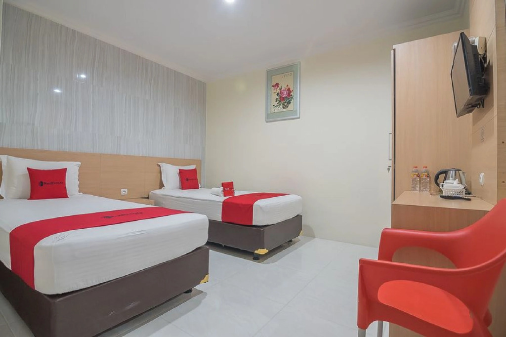 RedDoorz near MT Haryono Semarang