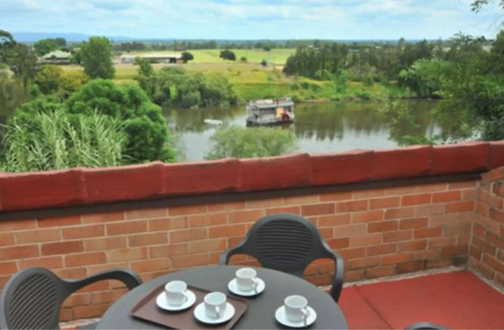 Windsor River View Inn