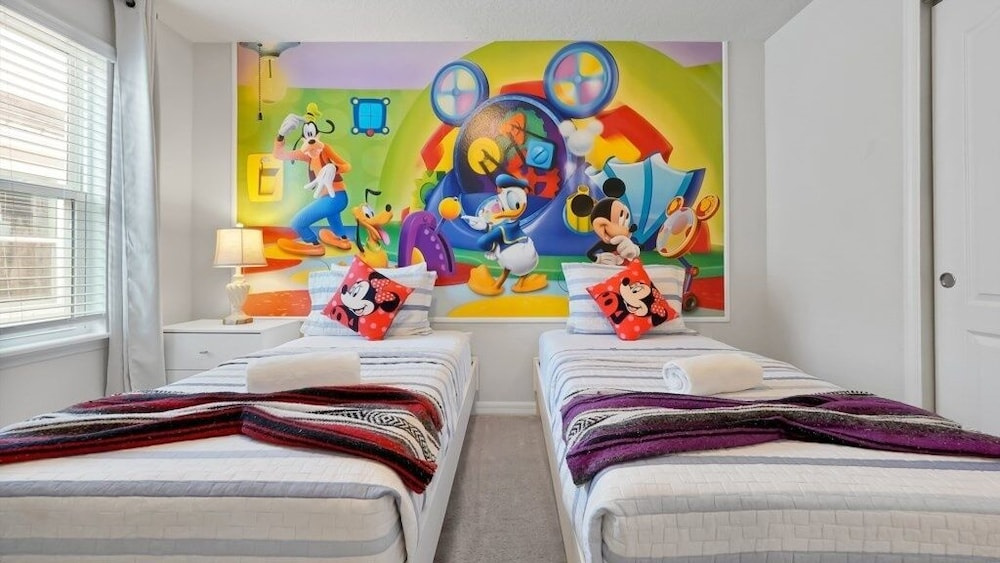 Family-friendly Luxury Home 7br, Private Pool, Resort Amenities Near Disney 7 Bedroom Home