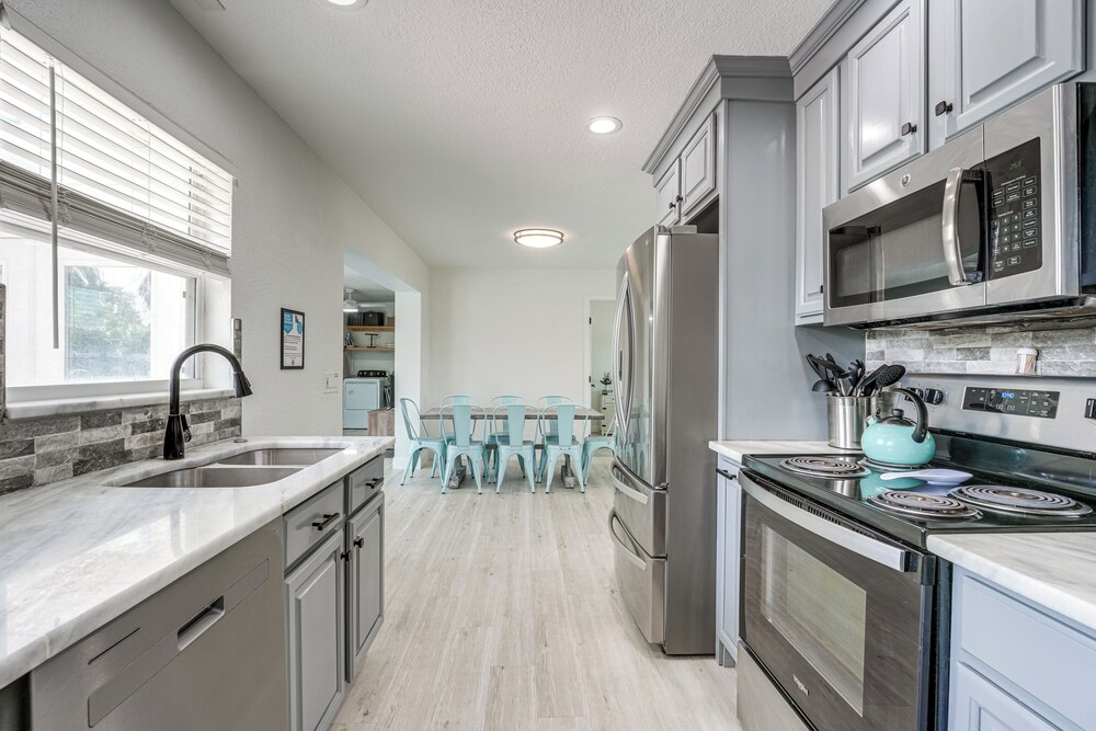 4 Mi to Beach! Furnished Outdoor Oasis in Seminole