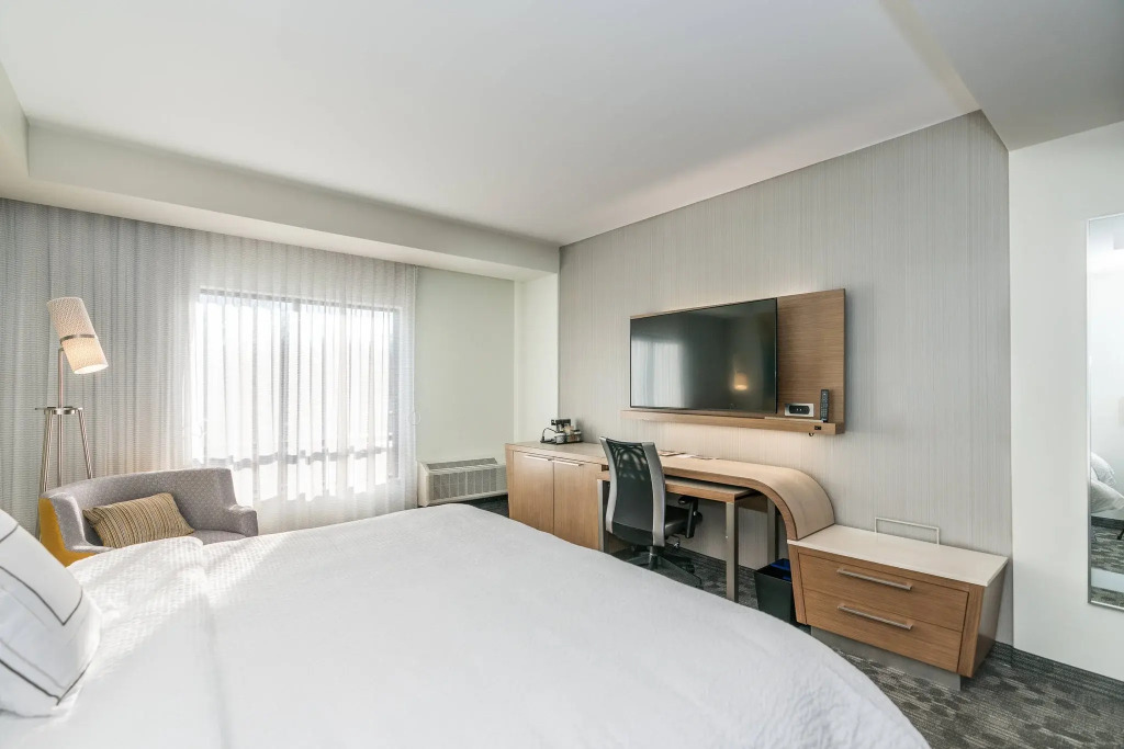 Courtyard by Marriott West Springfield