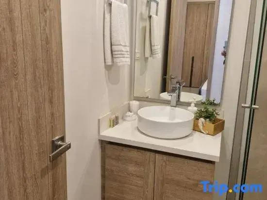 Apt 2 rooms with private beach and ideal pool