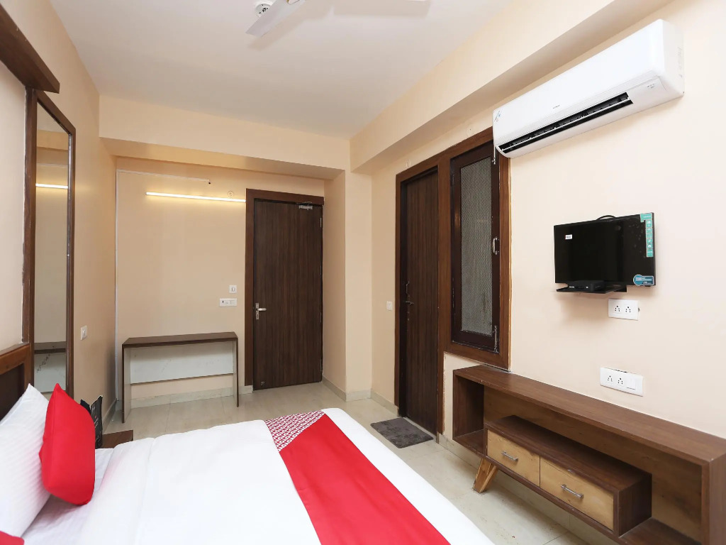 OYO Flagship 15751 Main Wazirabad Road