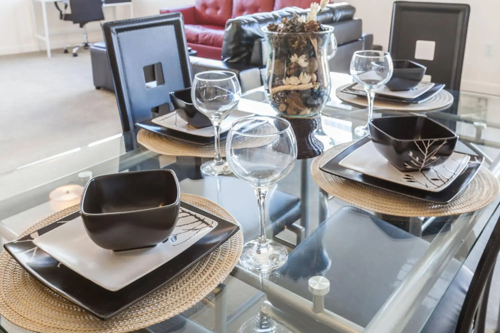 Heaven on Washington Fully Furnished Apartments