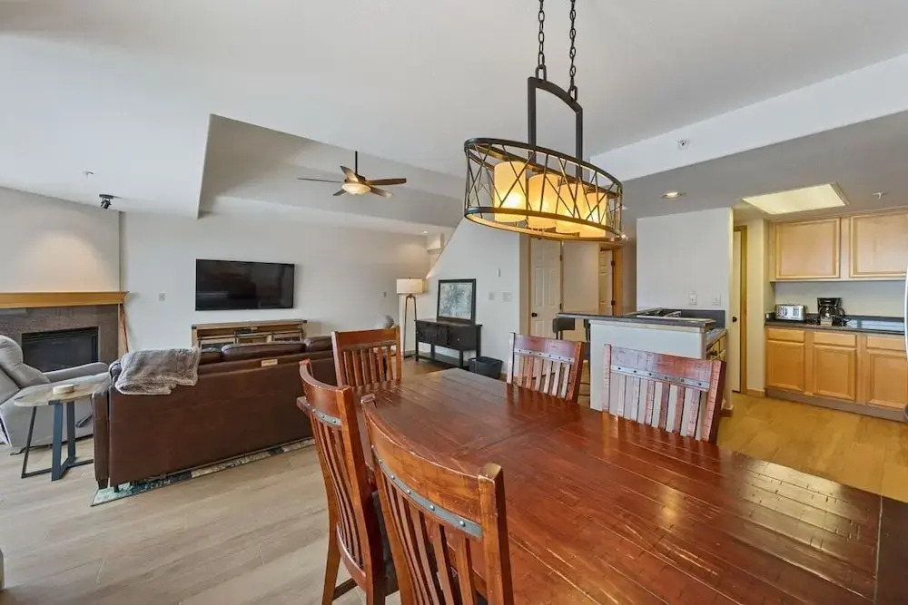 Newly Renovated 3 Bedroom Plus Loft With Stunning Mountain and Lake Views! 3 Condo by Redawning