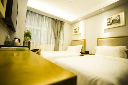 Yishe Hotel Shilu Road Metro Station Branch