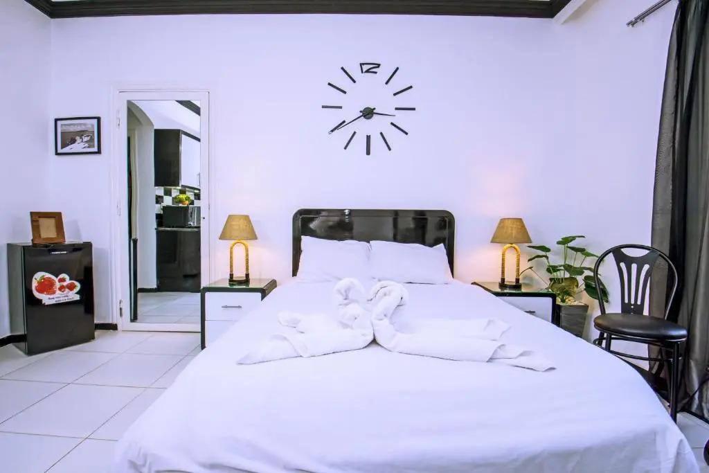 Rare New Marina Hotspot With Fast Free WIFI, Balcony & Pool - Western Standards - Sheraton Plaza 414