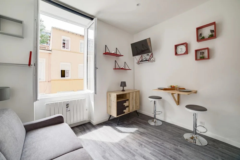Modern studio near train station Part-Dieu by GuestReady