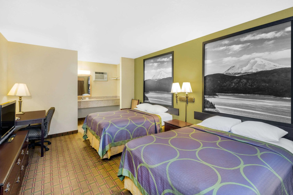 Super 8 by Wyndham Corning