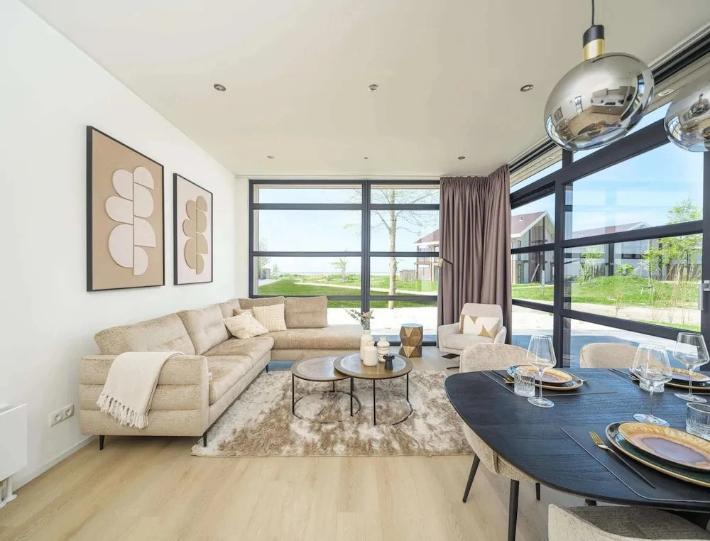 Modern Villa With Pets Welcomed