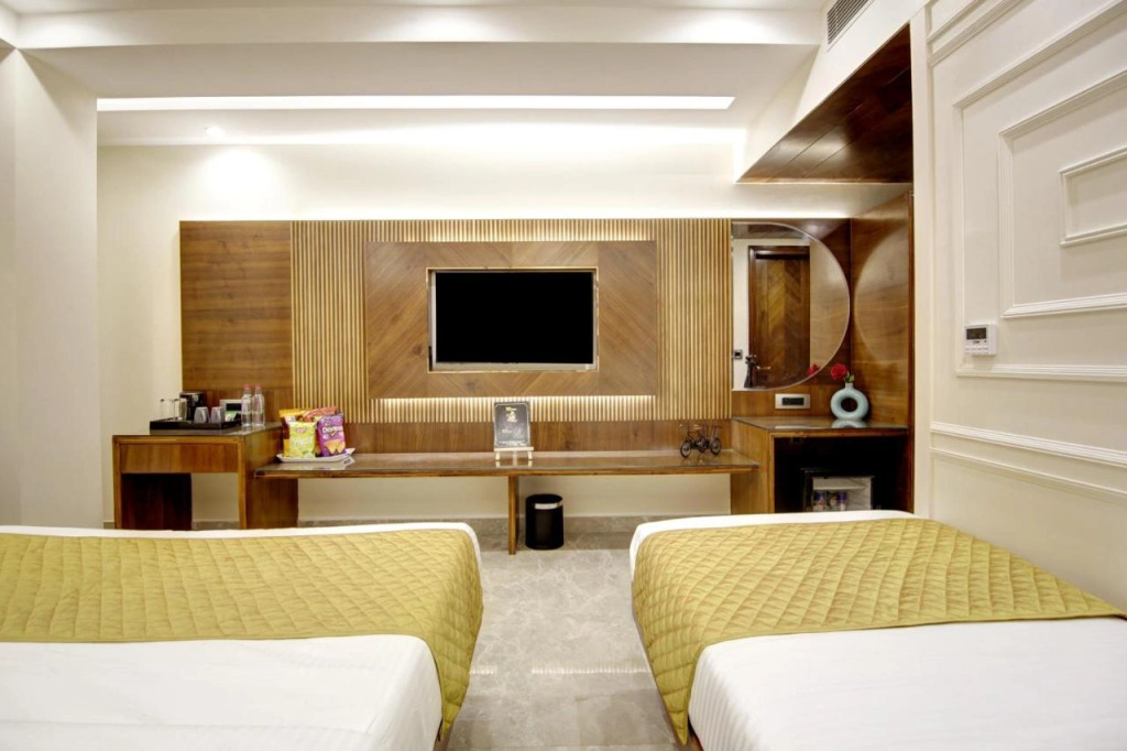 OYO 11325 Hotel Superb