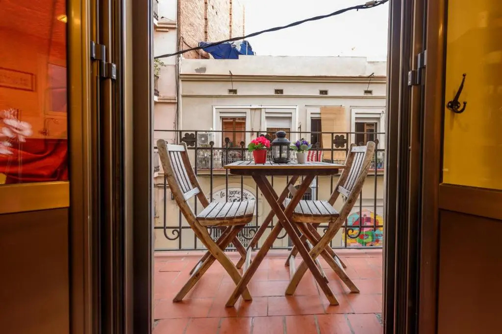 RamblasRentals Cozy Renovated 2BR with Balcony Lift 20M Rambla - Parking - Wifi