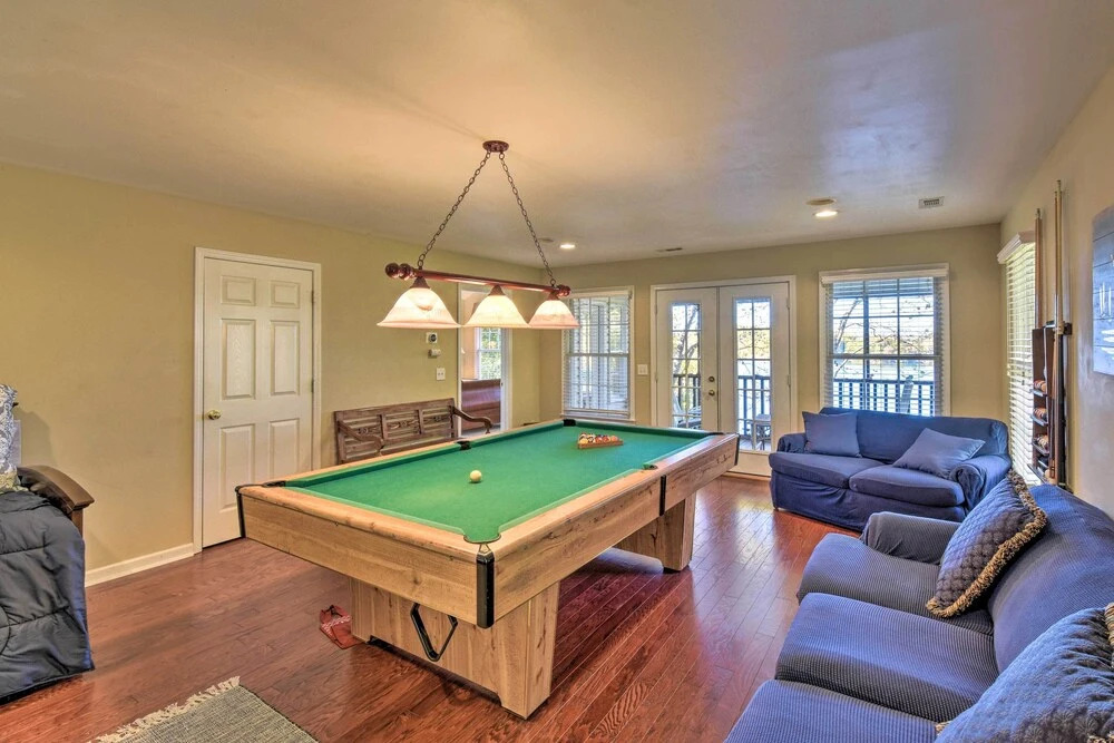 Lake Keowee Escape w/ Dock, Deck & Lake Access!