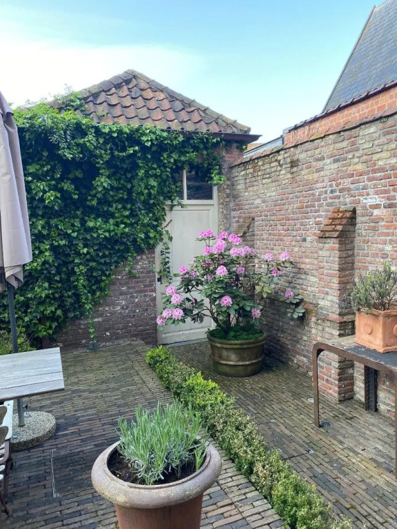B&B 1669