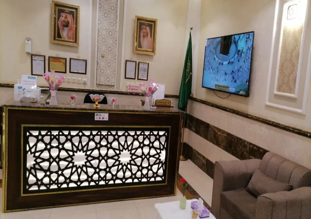 شقق البحر الأزرق المخدومه