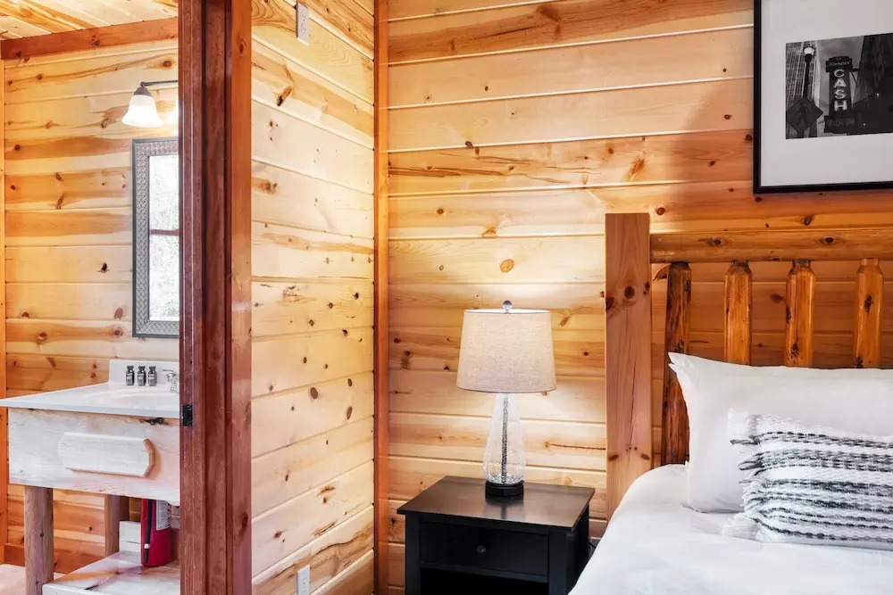Elm by Avantstay Mountain Side Cabin w/ Movie Theatre, Indoor Pool, Hot Tub & Views