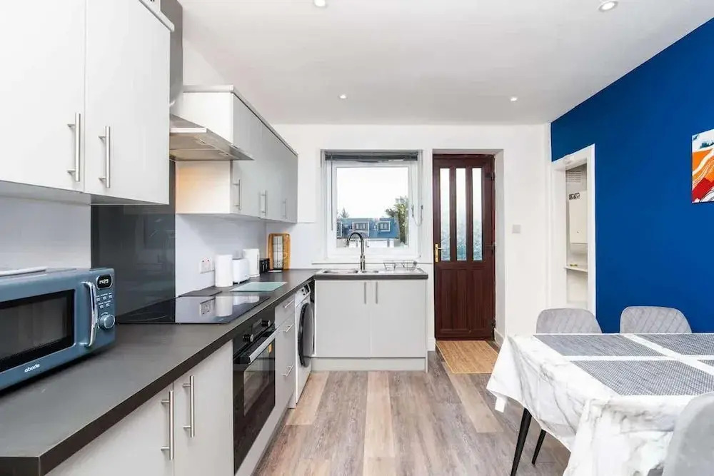 Airport Apartment - Aberdeen - Free Parking