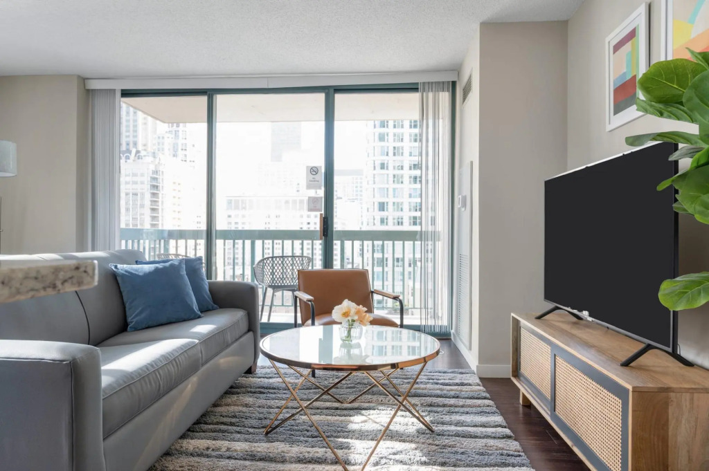 Chicago | Family Ready 2BD/2BA River North Apartments