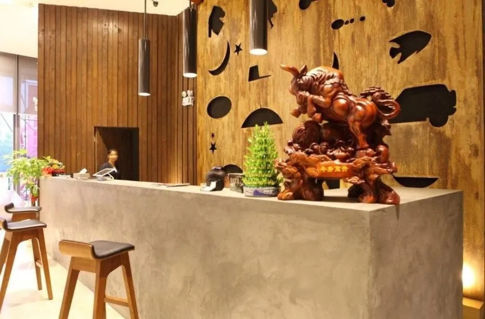 Ningxiang V8 Theme Hotel