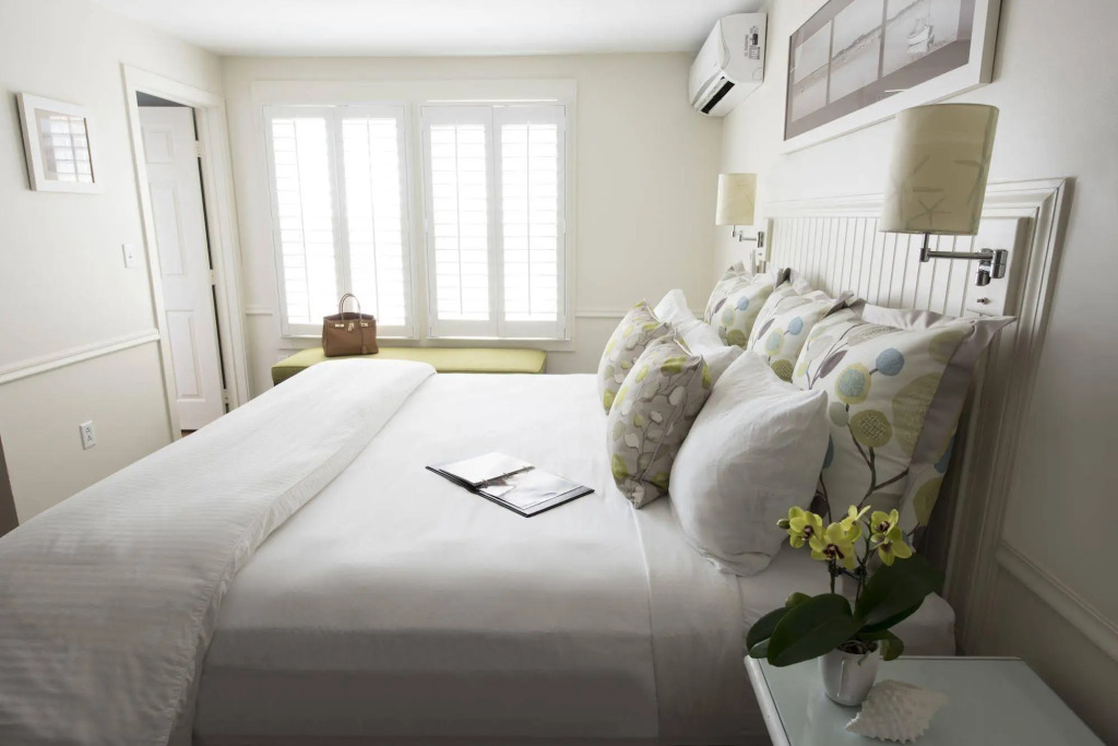 Vineyard Square Hotel & Suites