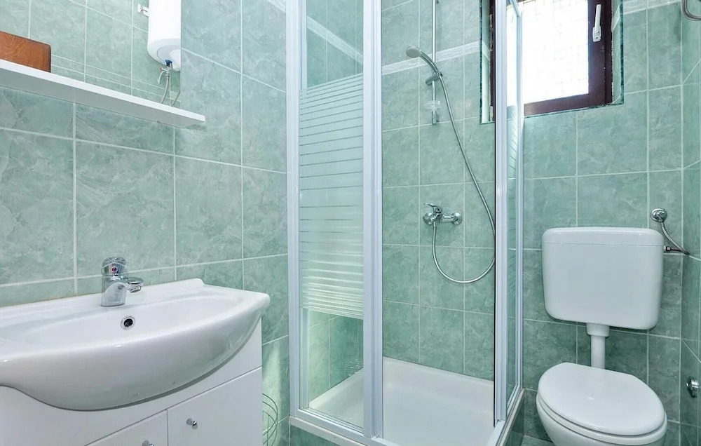 Beautiful Apartment in Starigrad Paklenica With 2 Bedrooms