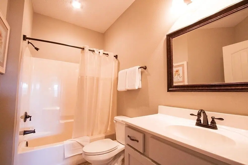 Red Tee 6 Bedroom Condo