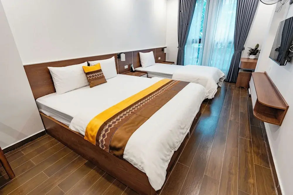 Golden Crown Hotel Long Bien