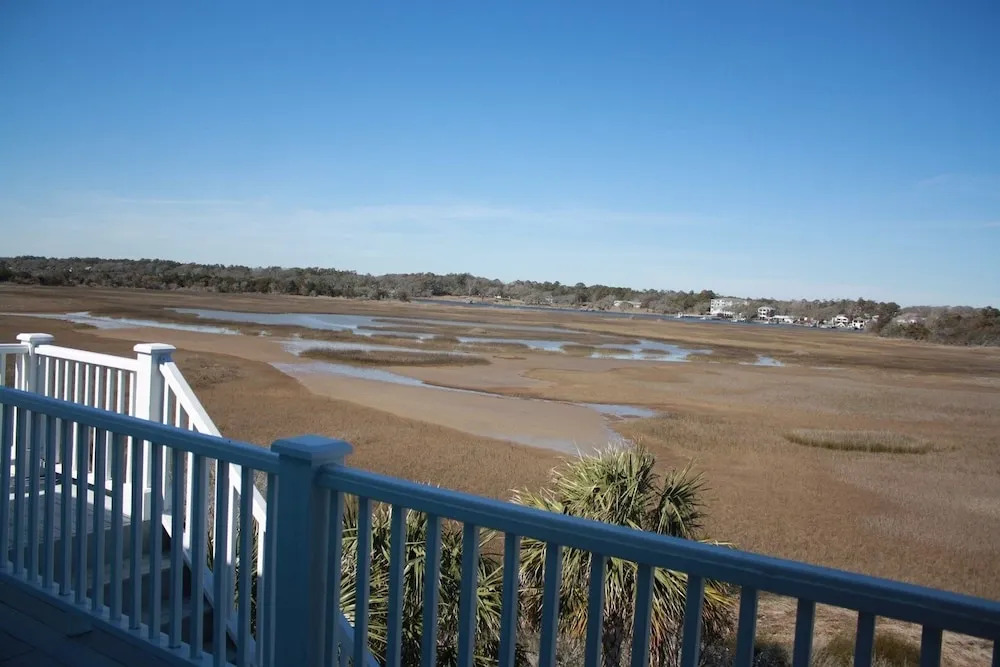 Beach Crew 4 Bedroom Home by RedAwning
