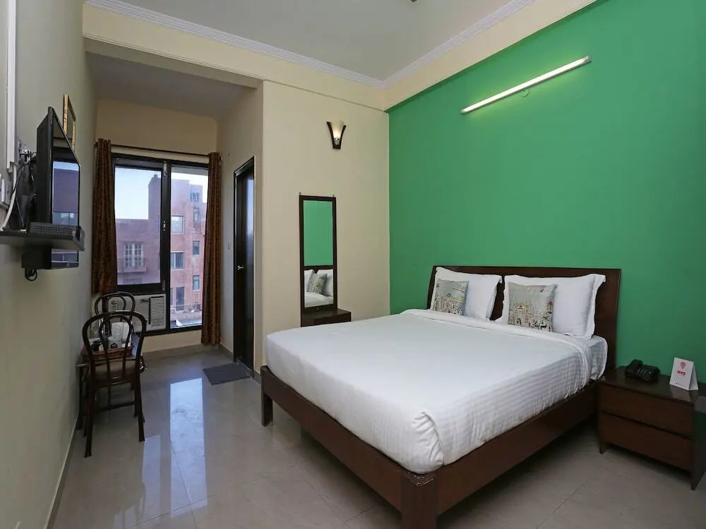OYO Flagship 238 Noida Sector 72
