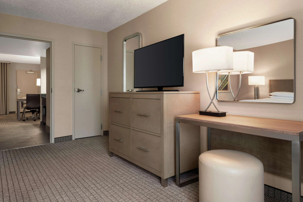 Embassy Suites by Hilton Cleveland Rockside