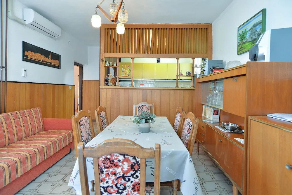 Apartment 1684