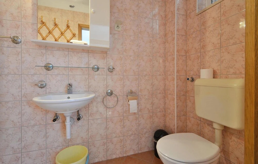 Amazing Apartment in Racisce With Wifi and 3 Bedrooms