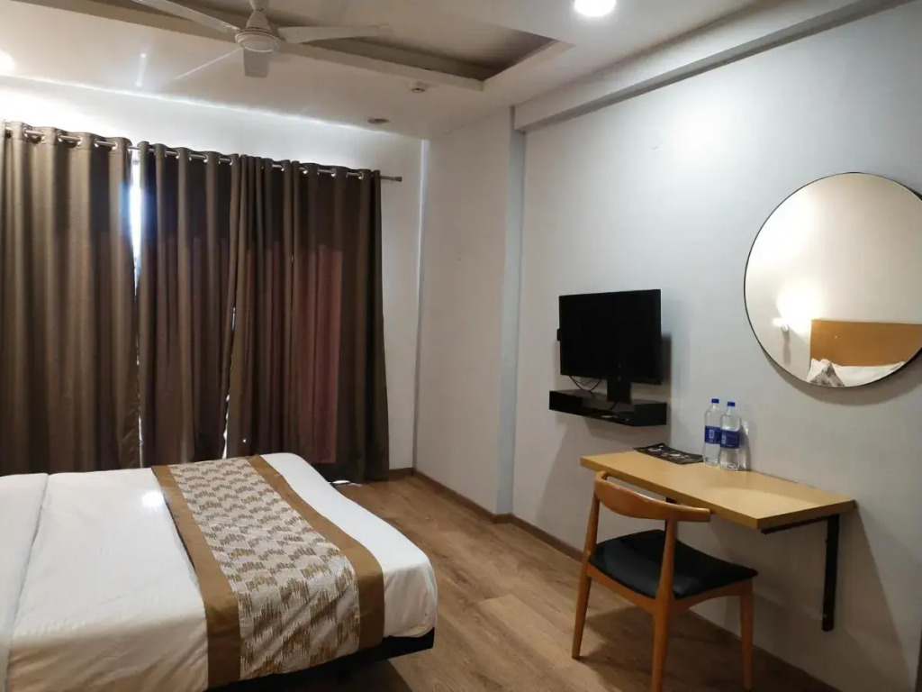 Saltstayz Express - Medicity Near Medanta Hospital