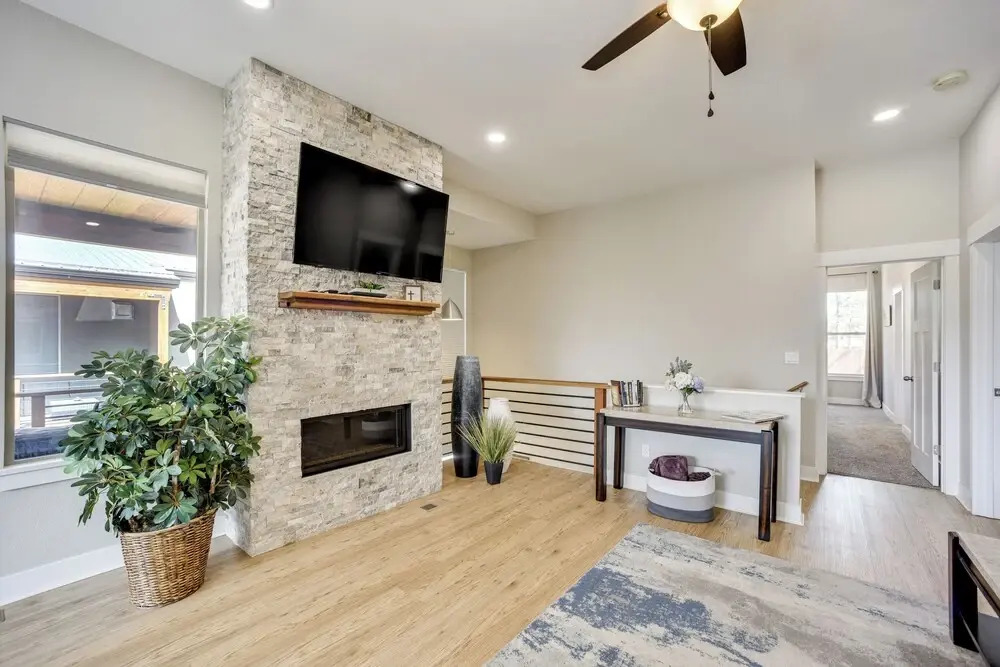 Dtwn Woodland Park Townhome w/ Covered Deck