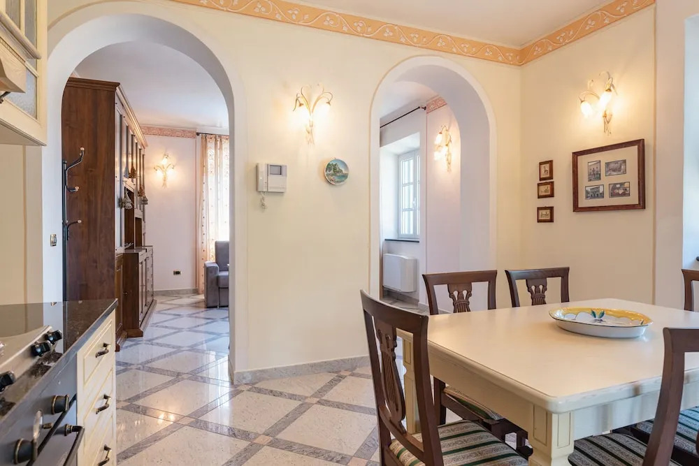 Lucca Francos Villa