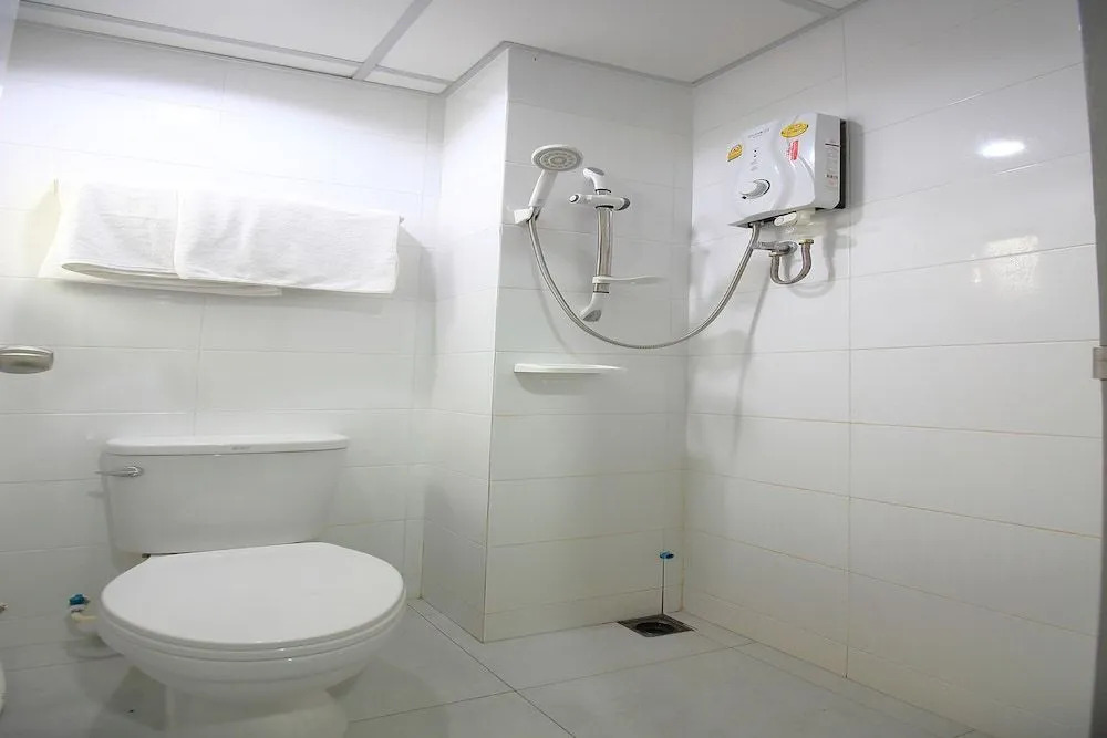 OYO 439 Bed and Bus Hotel