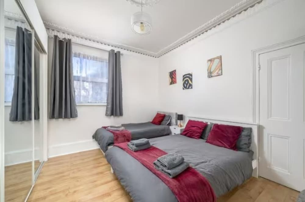 Cozy 2BR Family Apartment - London N22 Sleeps 6