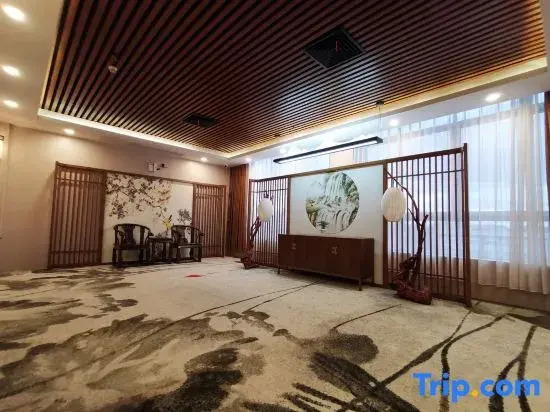 Yunpu International Hotel (Foshan Lecong Furniture World)