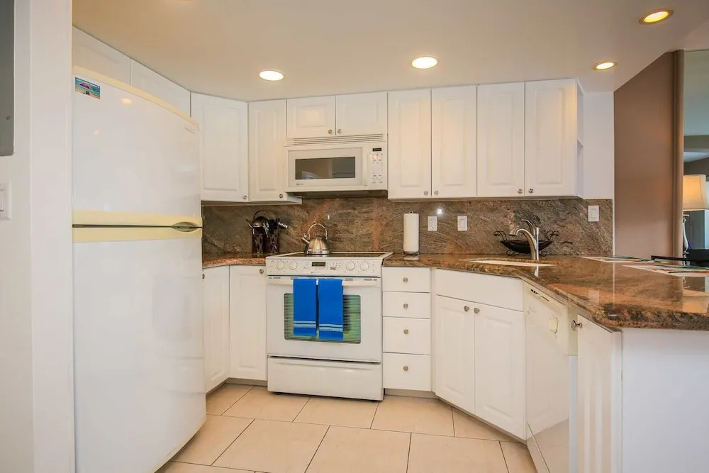 Ilikai 1223 - Studio Condo