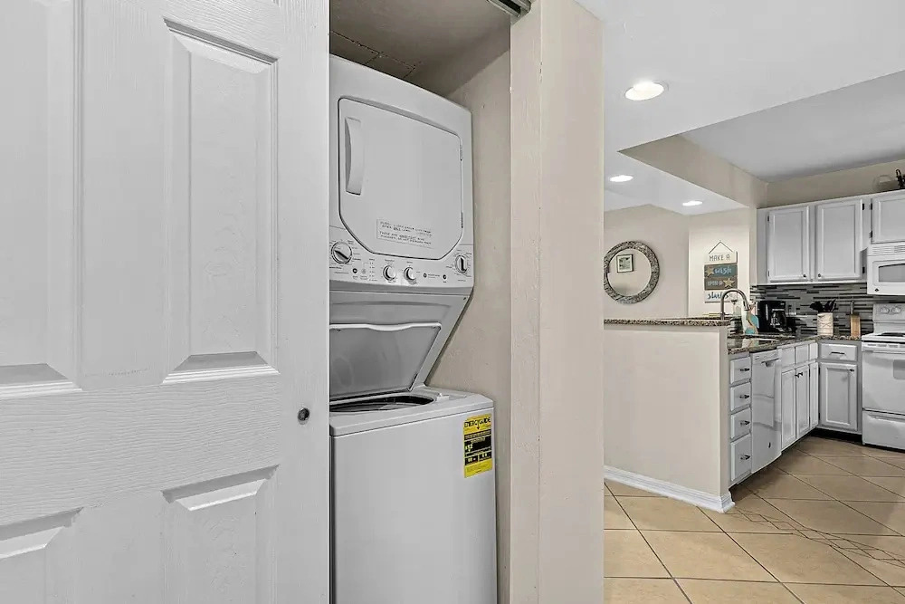 Garden-level Condo With Patio, 2 Pools, Gym, Tennis & Sauna - Steps to the Beach
